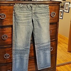 Men's Boss jeans size 31/32. Looks brand new!